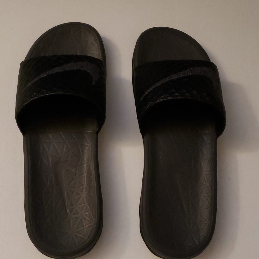 *NEW* Nike Solarsoft (Men’s Size 10) Slippers